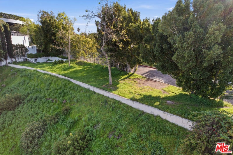 1016 Stradella Road