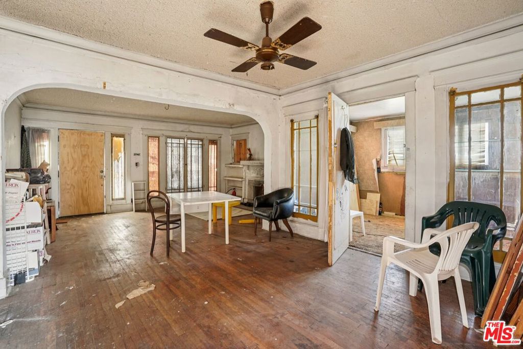 935 N Gardner Street