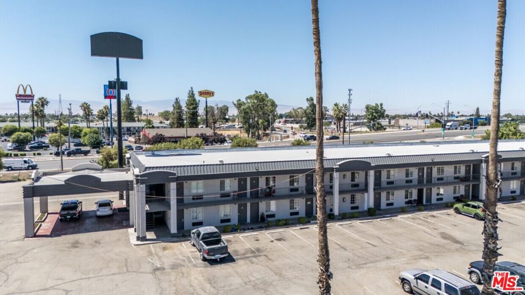 2700 White Lane