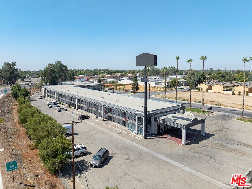 2700 White Lane