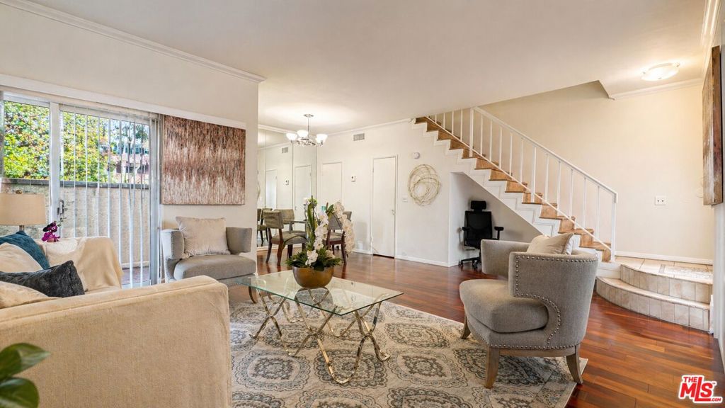5139 Balboa Boulevard 12