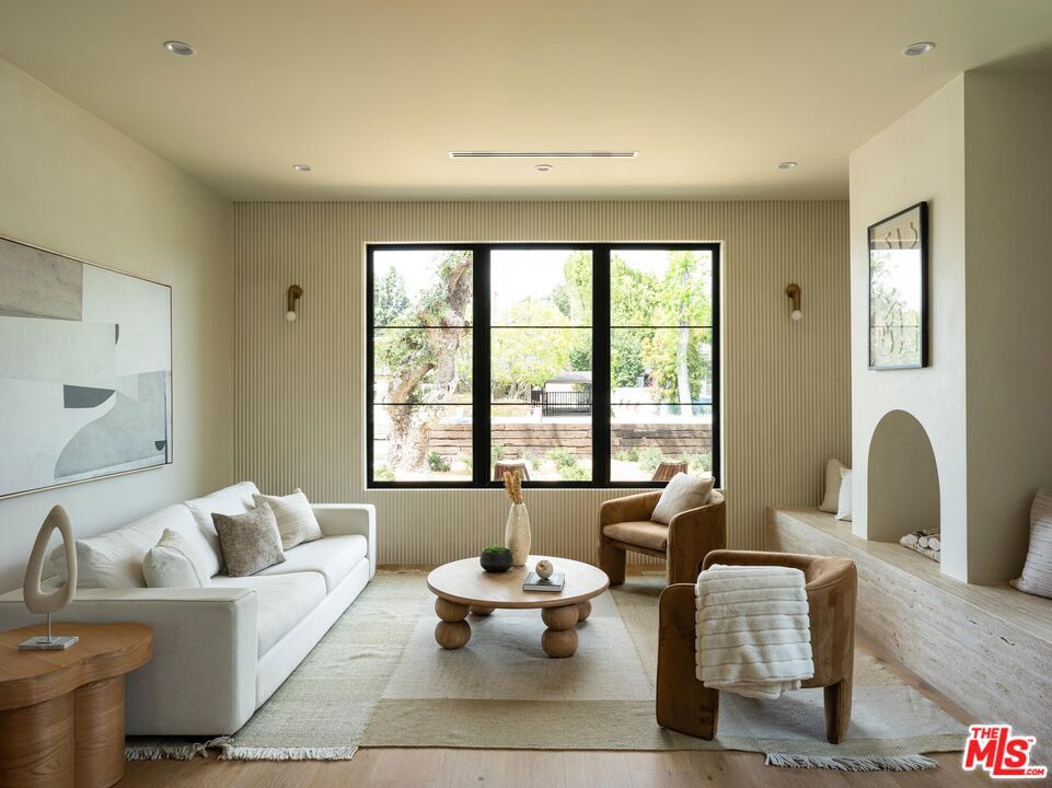 Properties 3 11746 La Maida Street