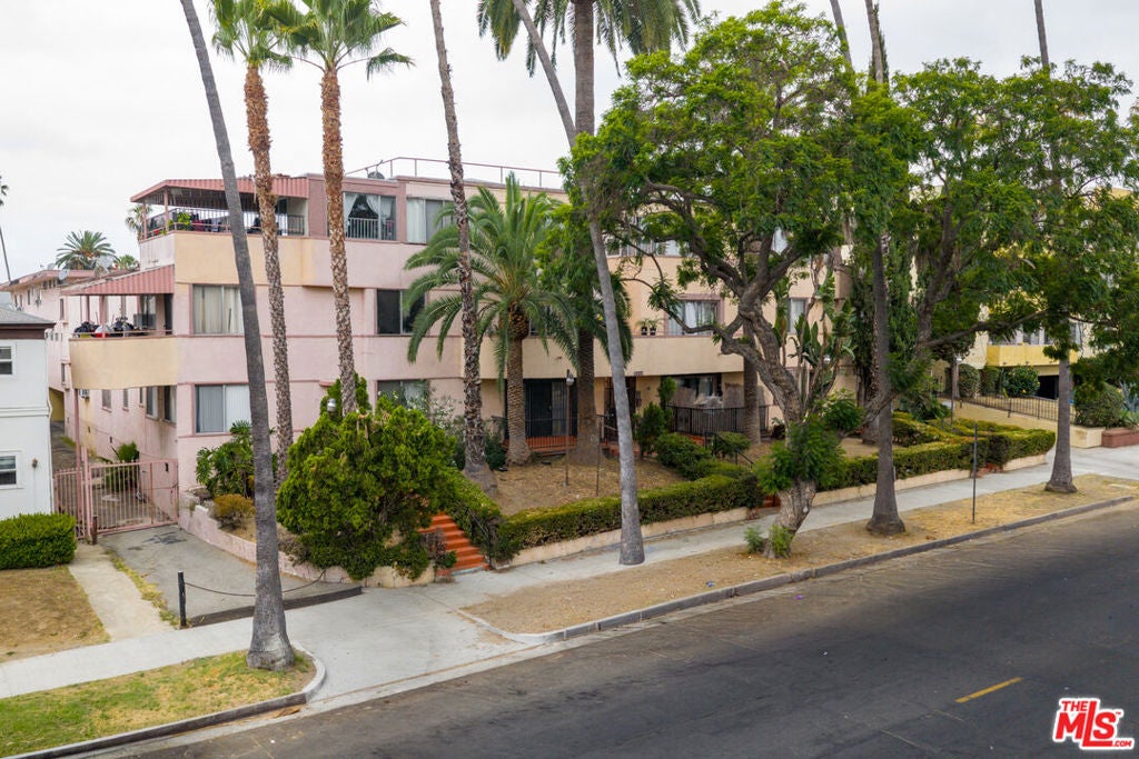 1125 S Westmoreland Avenue