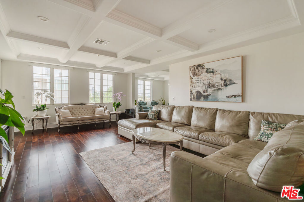 1835 Pandora Avenue 302