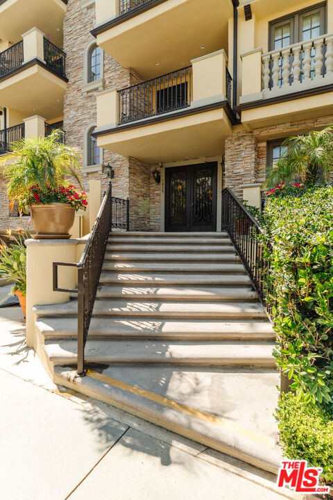 1835 Pandora Avenue 302