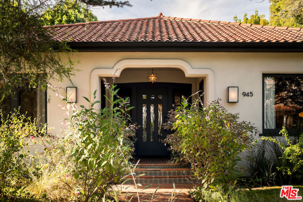 945 S Muirfield Road