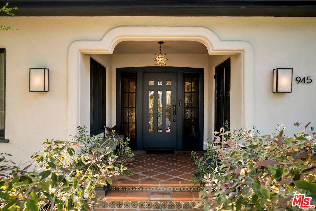 945 S Muirfield Road