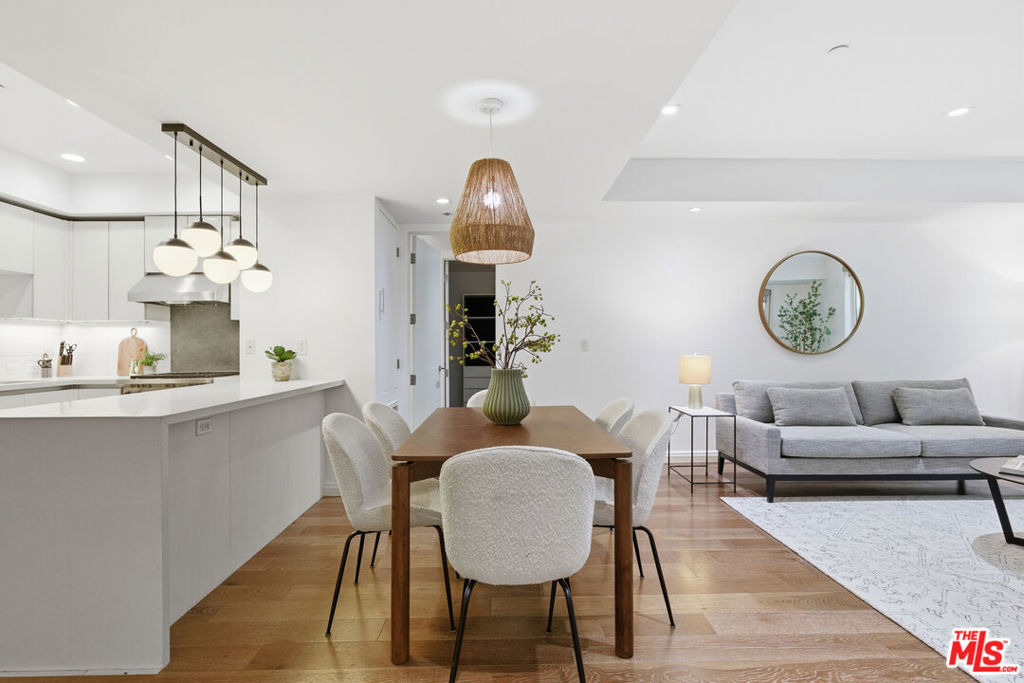 441 S Barrington Avenue 105