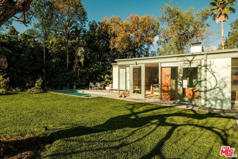 3132 Hollyridge Drive