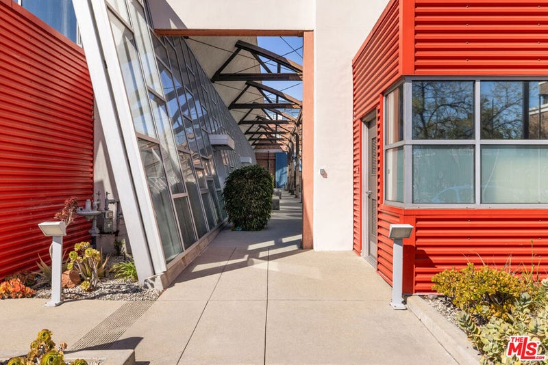 130 S Hewitt Street 25