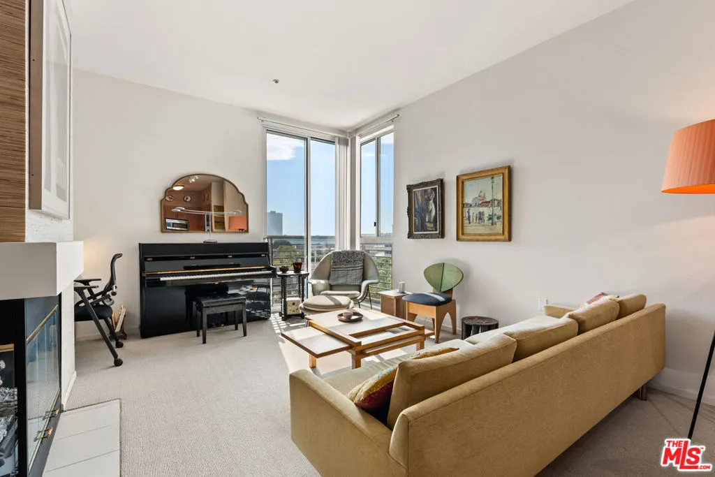 Los Angeles, California 90012, United States, 1 Bedroom Bedrooms, ,1 BathroomBathrooms,Residential,Active,215068