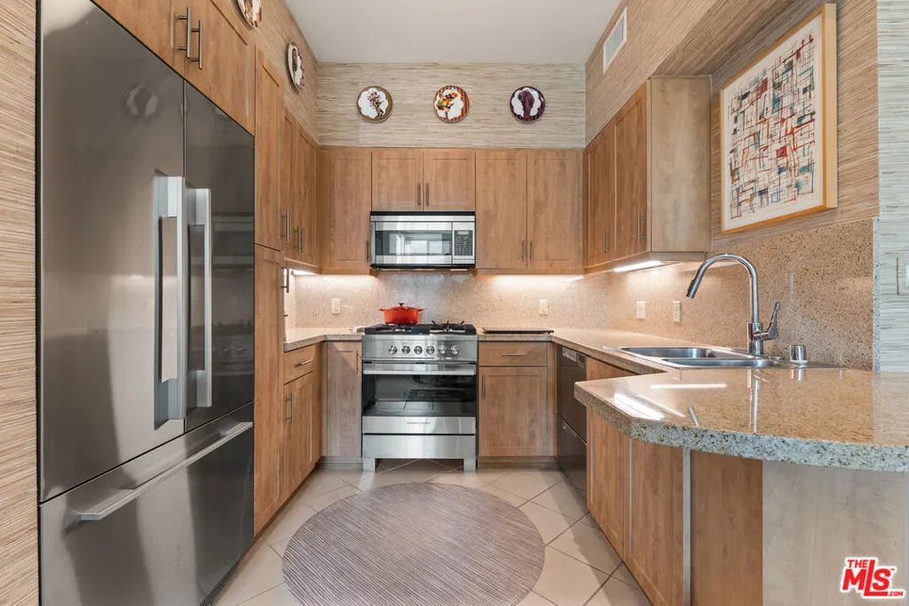 Los Angeles, California 90012, United States, 1 Bedroom Bedrooms, ,1 BathroomBathrooms,Residential,Active,215068