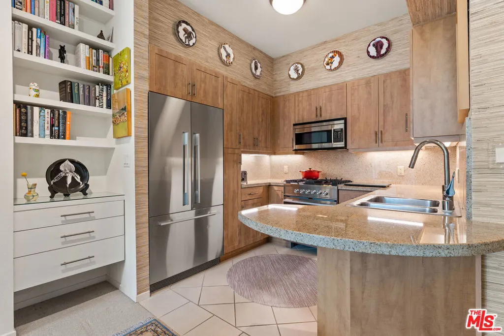 Los Angeles, California 90012, United States, 1 Bedroom Bedrooms, ,1 BathroomBathrooms,Residential,Active,215068