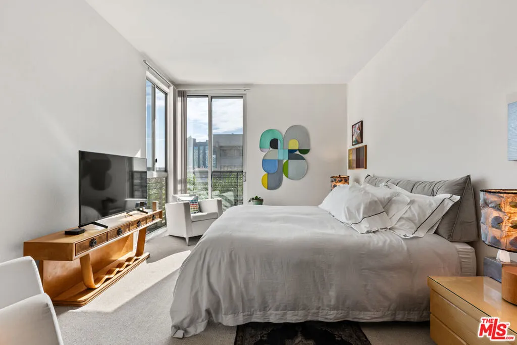 Los Angeles, California 90012, United States, 1 Bedroom Bedrooms, ,1 BathroomBathrooms,Residential,Active,215068