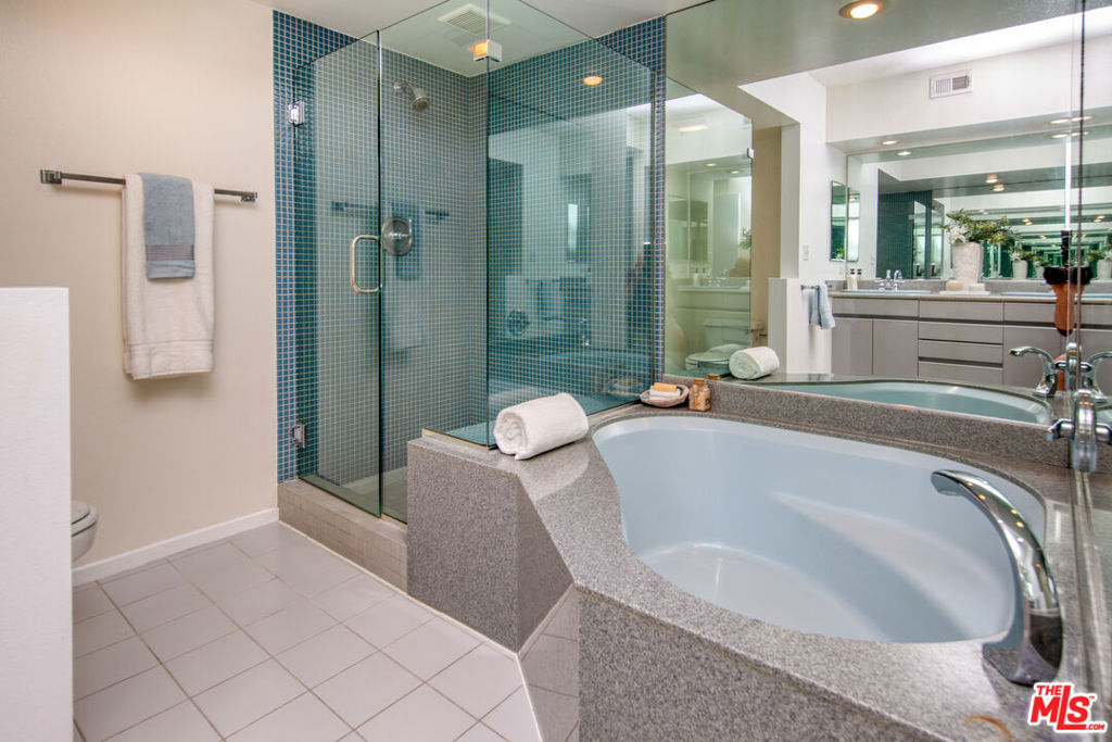 2960 Neilson Way 304