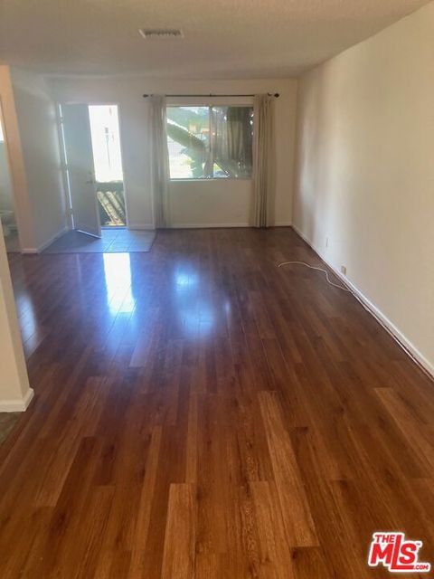 20258 Cohasset Street 4 Winnetka CA 91306