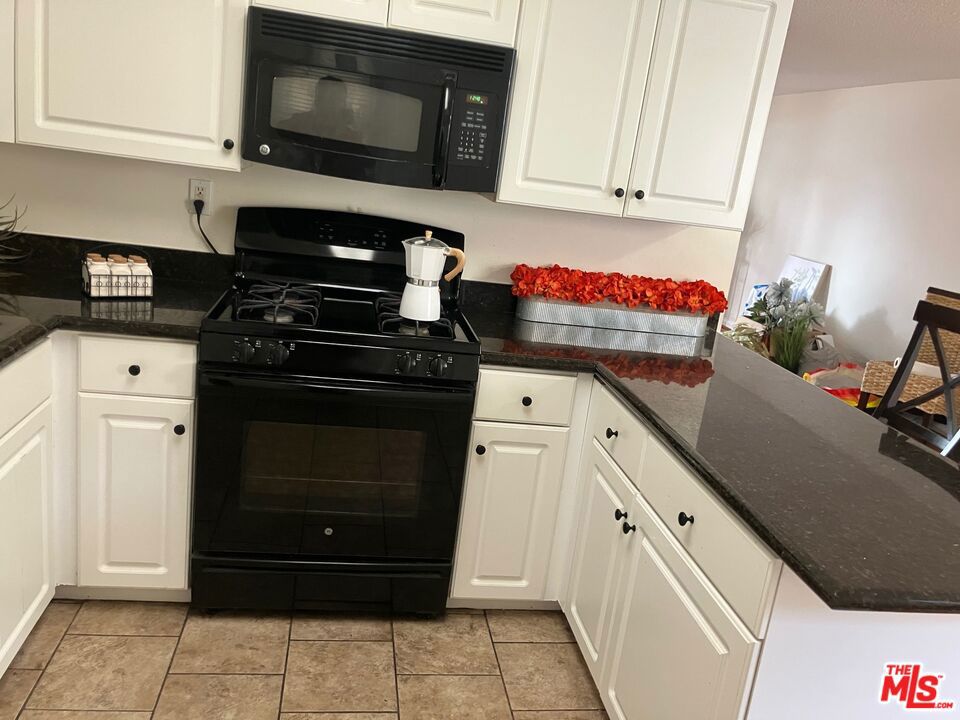 20258 Cohasset Street 4