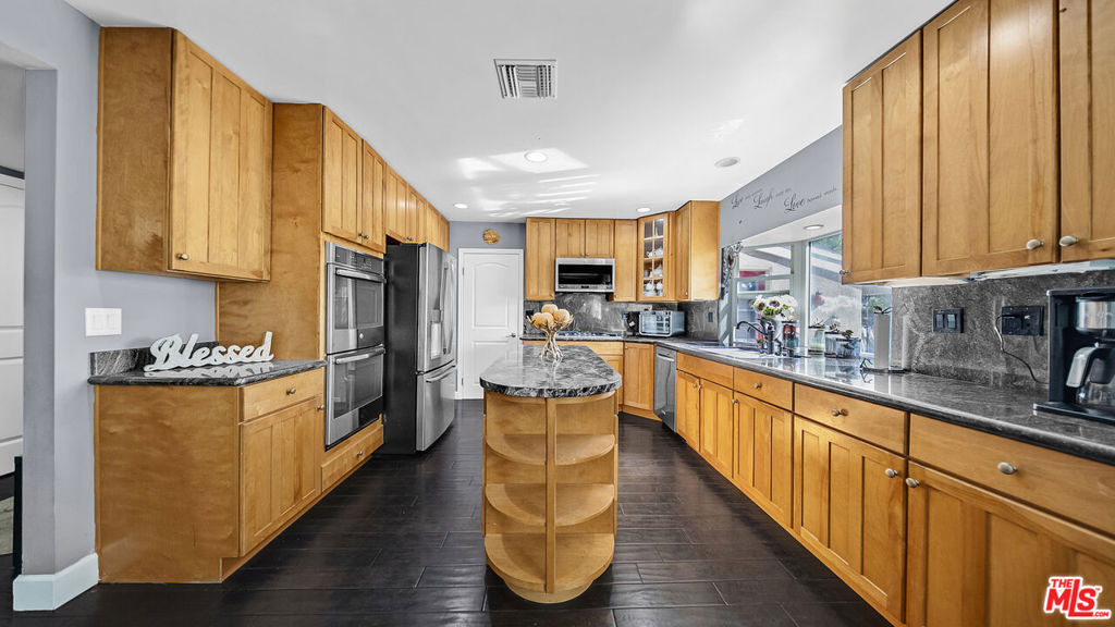 10939 Yolanda Avenue