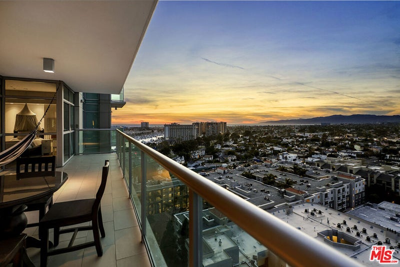 13700 Marina Pointe Drive 1620