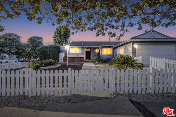 11637 CHARNOCK RD, LOS ANGELES, CA 90066 - Image a1a65ff49cb5fc5aa63af66e2fb15ee8/1917317896