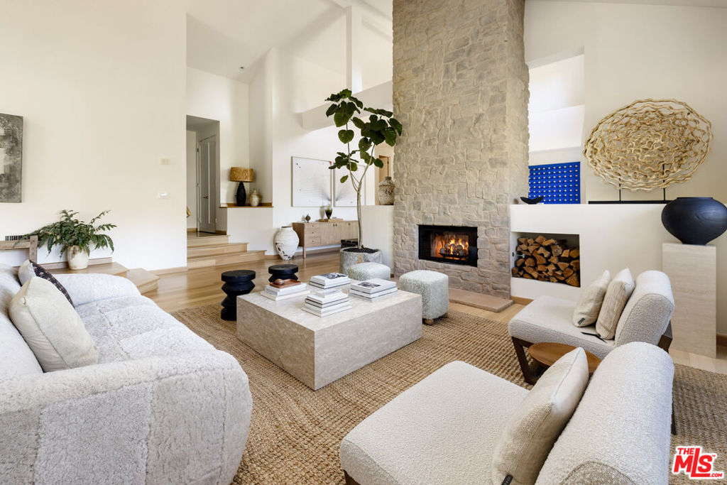 315 Calle Elegante
