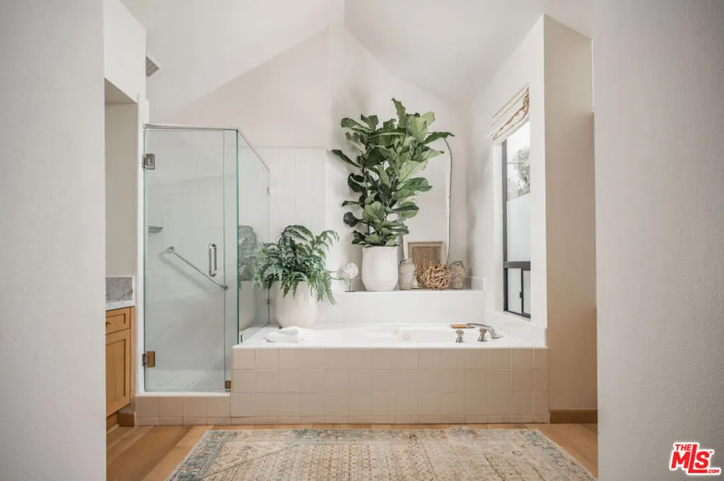 Santa Barbara, California 93108, United States, 3 Bedrooms Bedrooms, ,3 BathroomsBathrooms,Residential,Active,222674