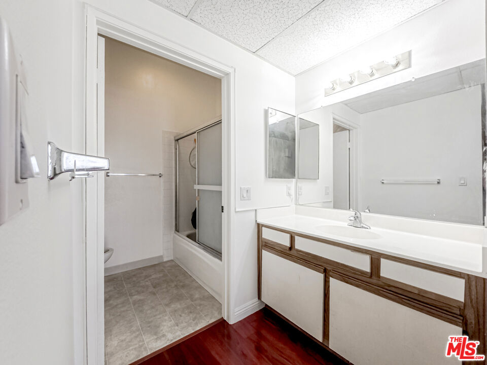 533 S St Andrews Place 410