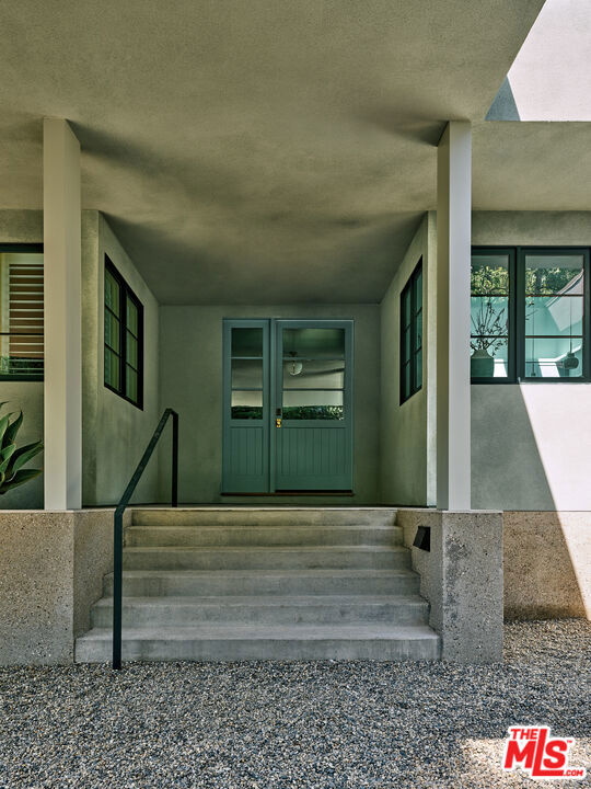 2633 Mandeville Canyon Road