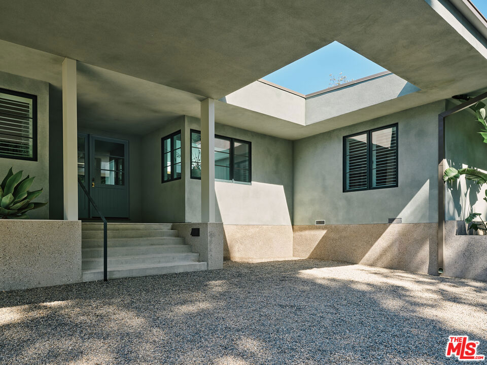 2633 Mandeville Canyon Road