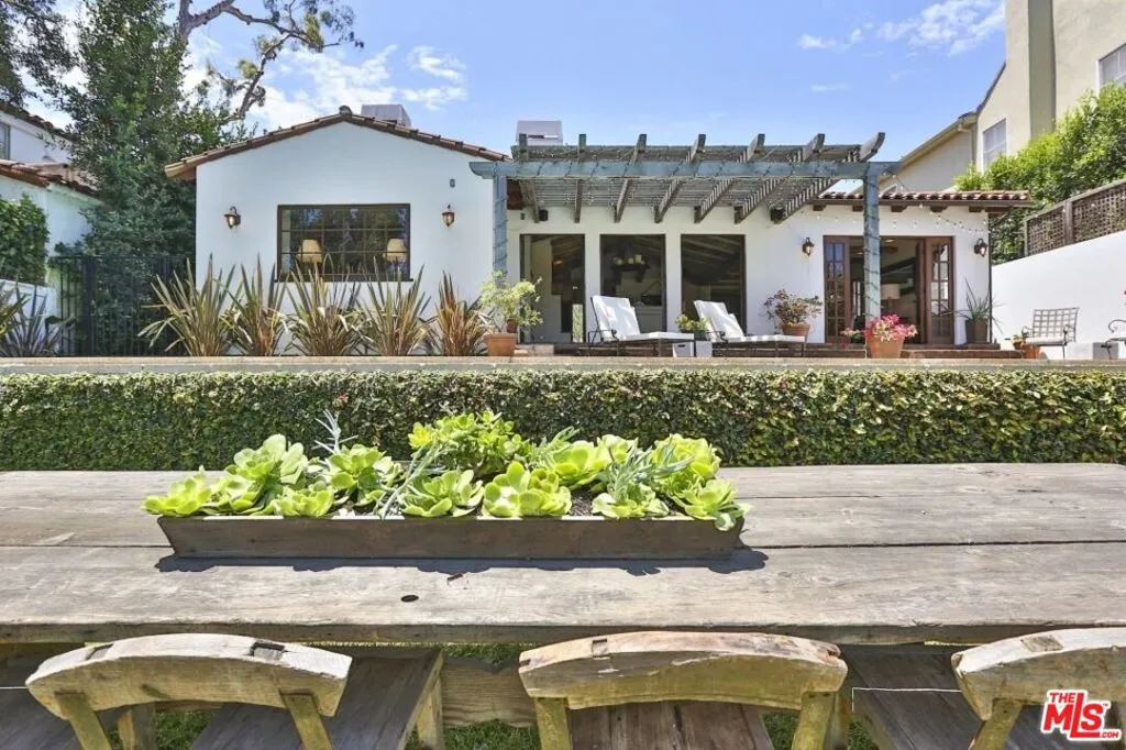 Los Angeles, California 90049, United States, 4 Bedrooms Bedrooms, ,3 BathroomsBathrooms,Residential,Active,254863