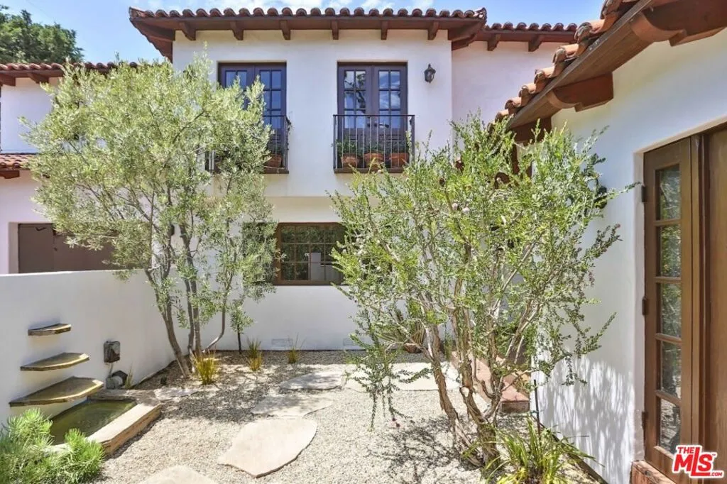 Los Angeles, California 90049, United States, 4 Bedrooms Bedrooms, ,3 BathroomsBathrooms,Residential,Active,254863