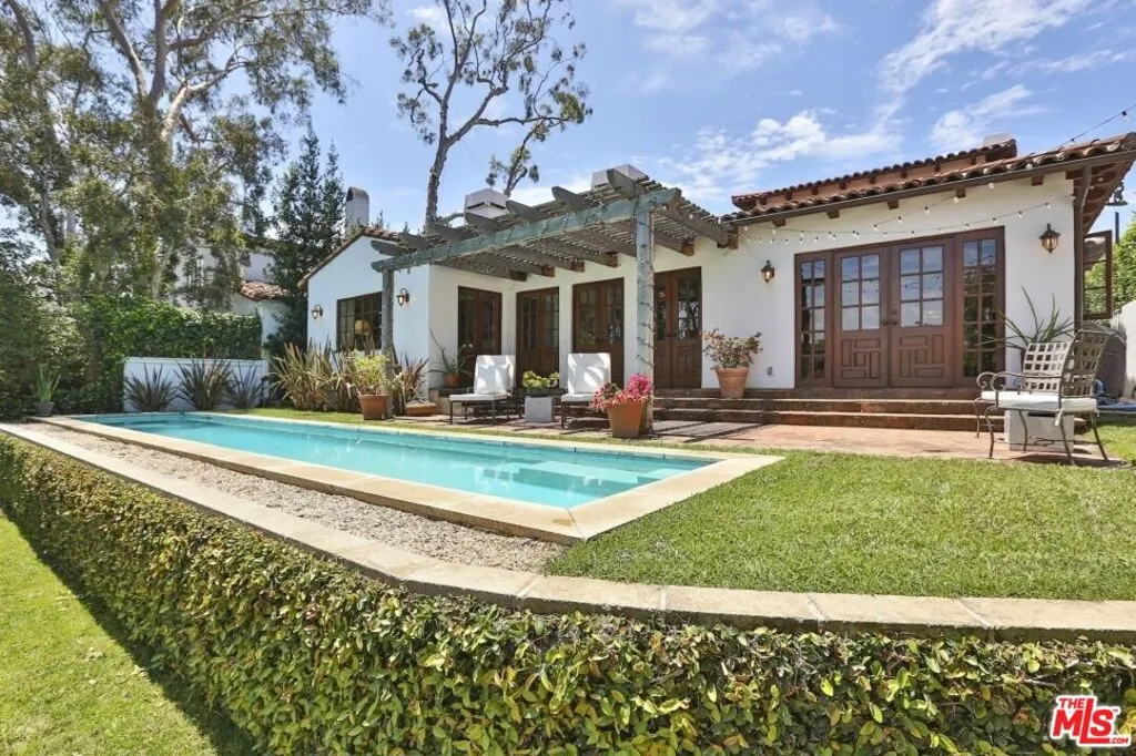 Los Angeles, California 90049, United States, 4 Bedrooms Bedrooms, ,3 BathroomsBathrooms,Residential,Active,254863