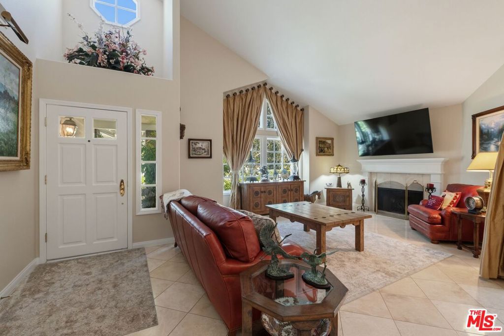 2663 Country Lane