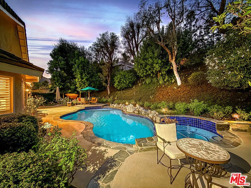 2663 Country Lane