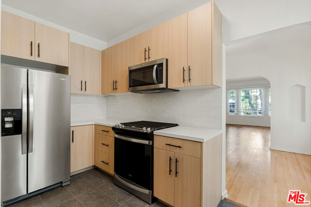 726 S Dunsmuir Avenue