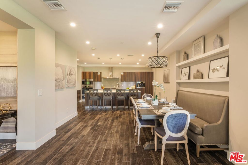 460 N Palm Drive 403