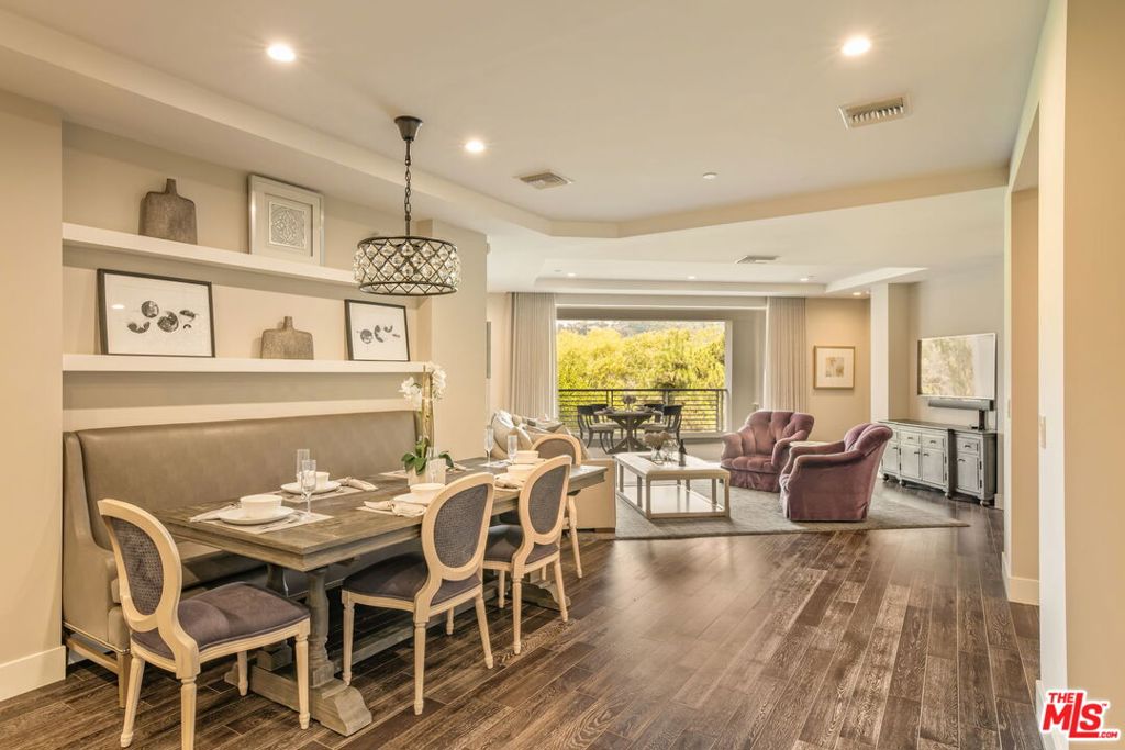 460 N Palm Drive 403