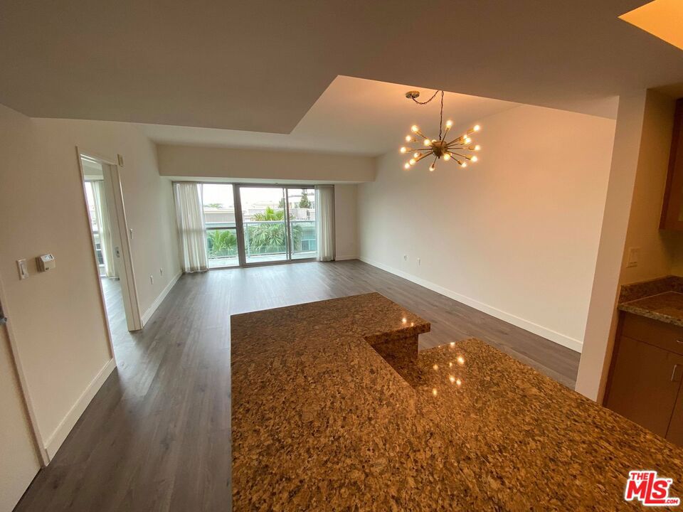 13700 Marina Pointe Drive 506