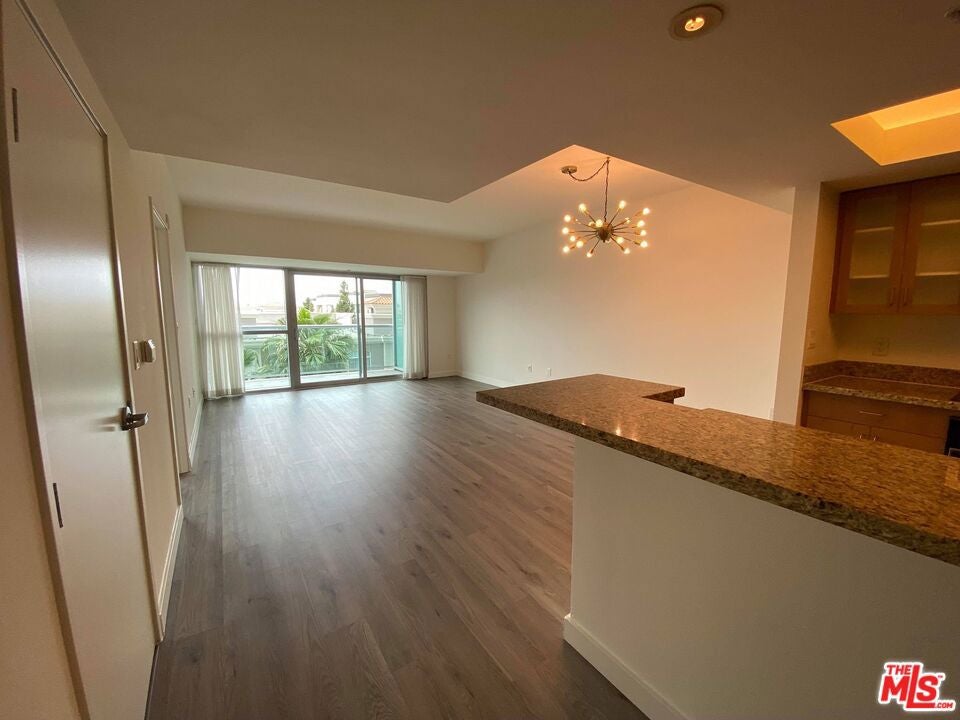 13700 Marina Pointe Drive 506