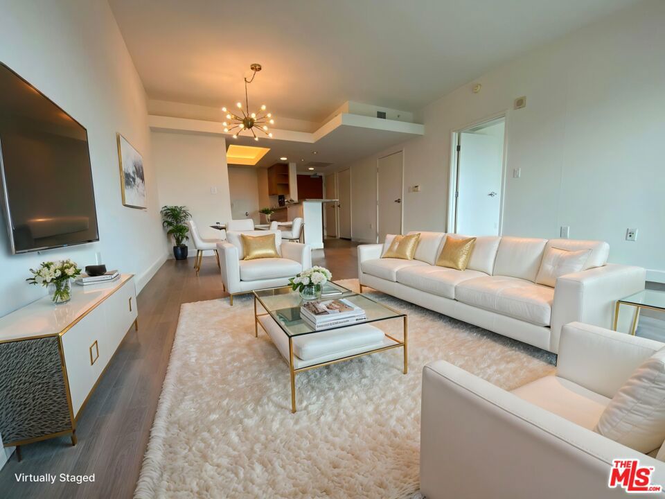 13700 Marina Pointe Drive 506