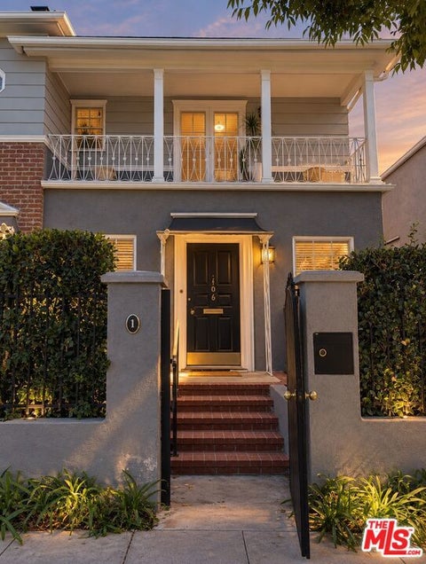 Photo of 406 S Roxbury Drive, Beverly Hills, CA 90212 (MLS # 26103256)