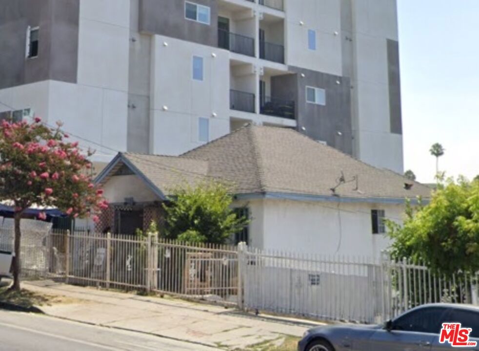 214 N Alvarado Street 2