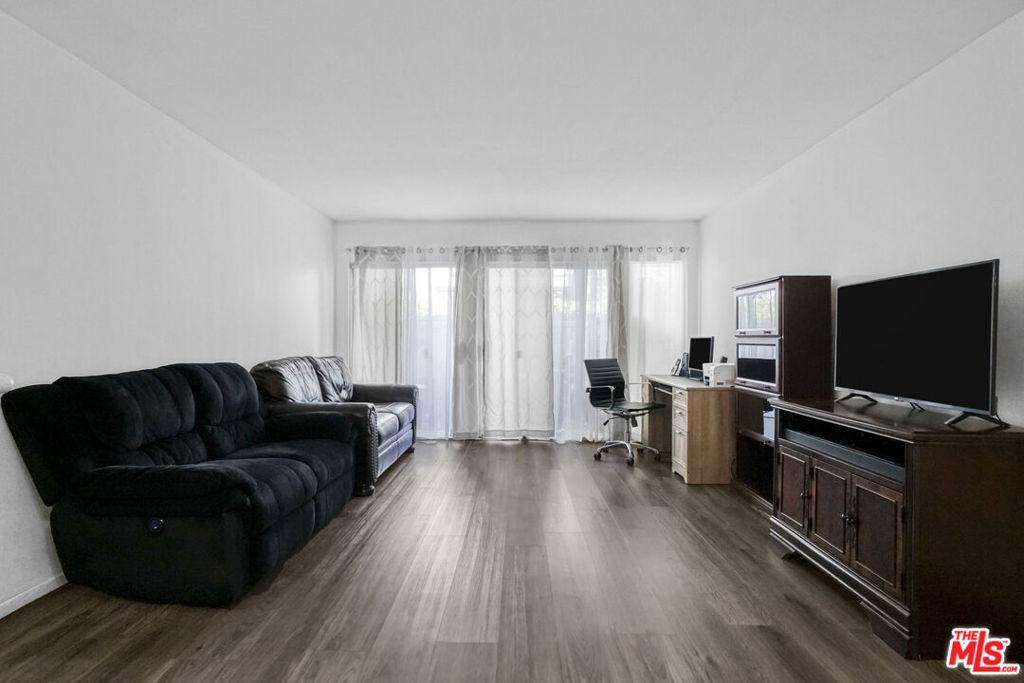 20134 Leadwell Street 156