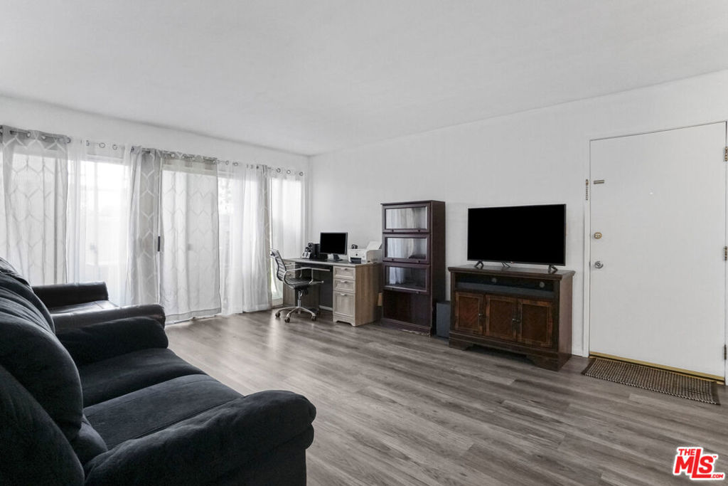 20134 Leadwell Street 156