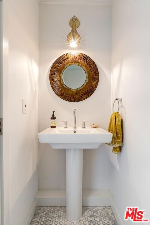 1757 Hollyvista Avenue