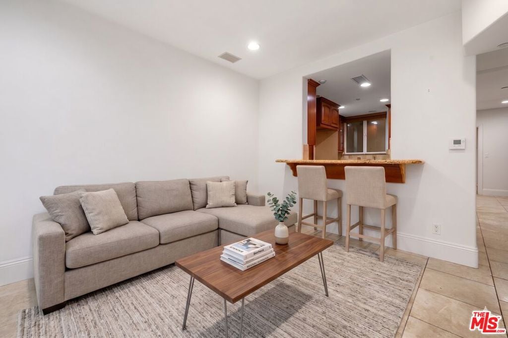 16123 W Sunset Boulevard 103