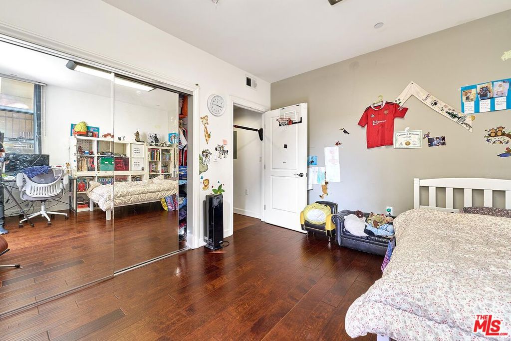 332 S Oxford Avenue 106