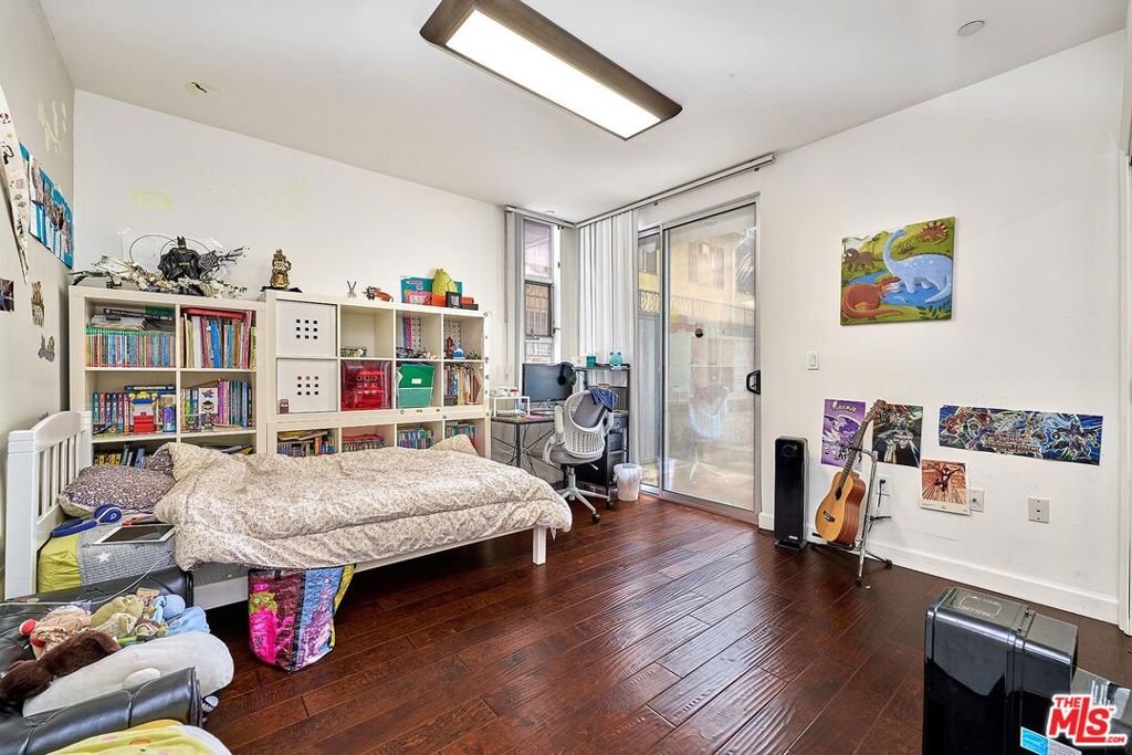 332 S Oxford Avenue 106