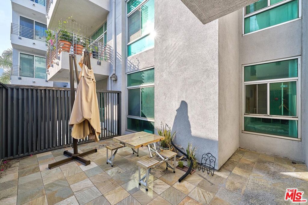 332 S Oxford Avenue 106