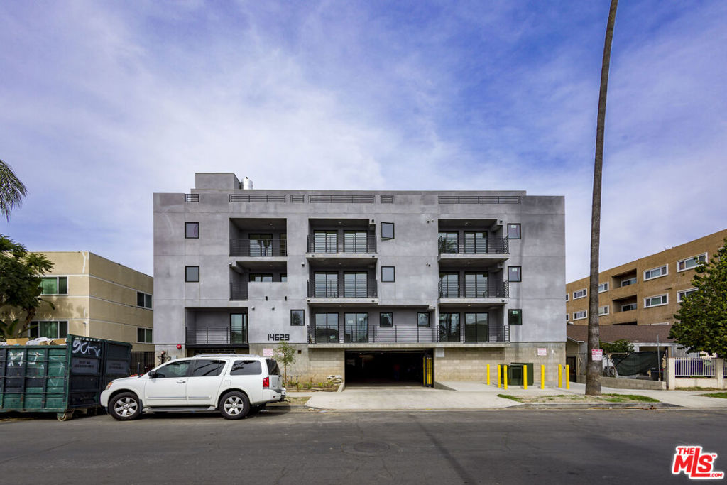 Properties 2 14629 Erwin Street